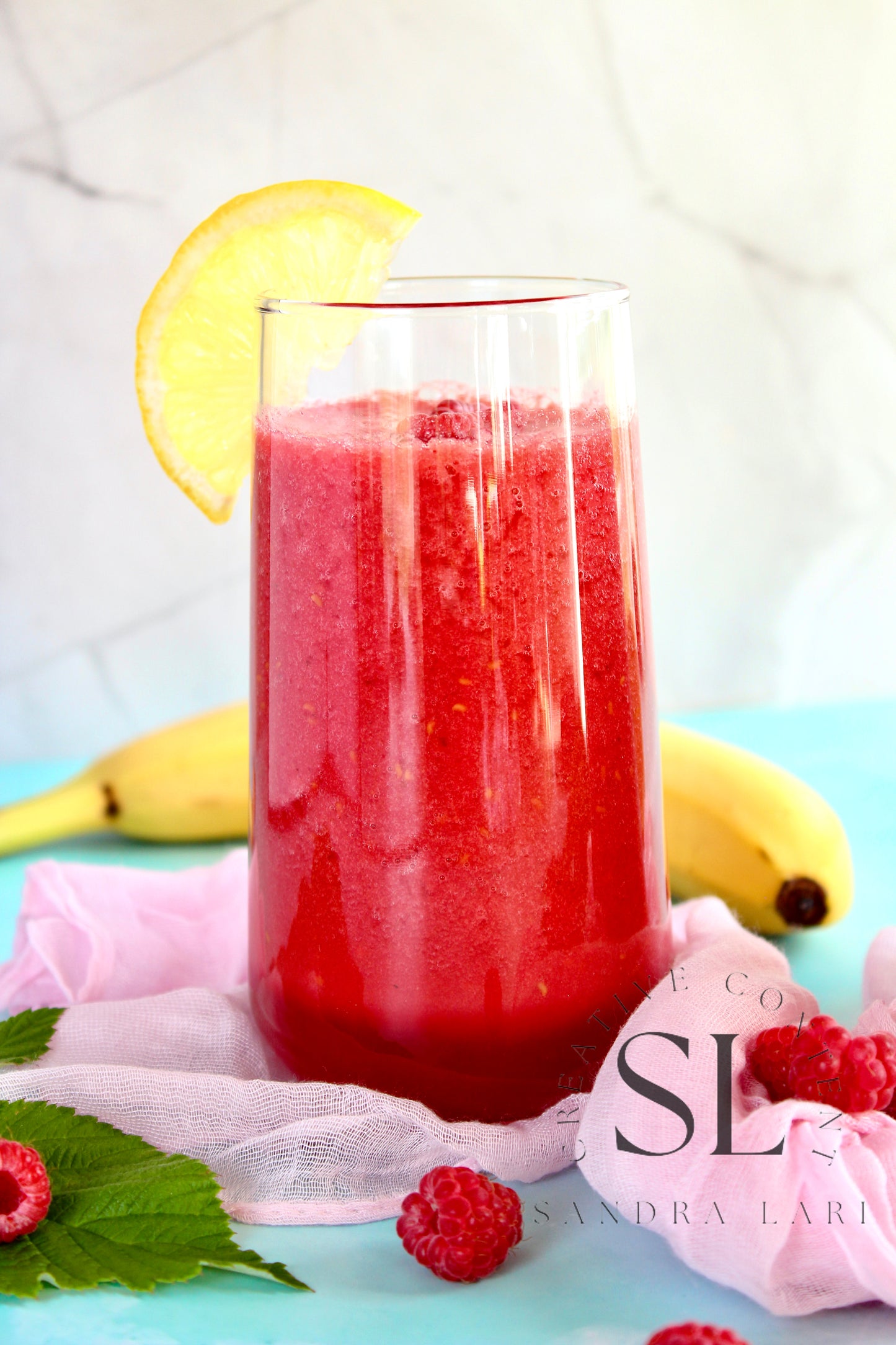 Raw Vegan Raspberry-Lemon Smoothie - Set 1 of 4