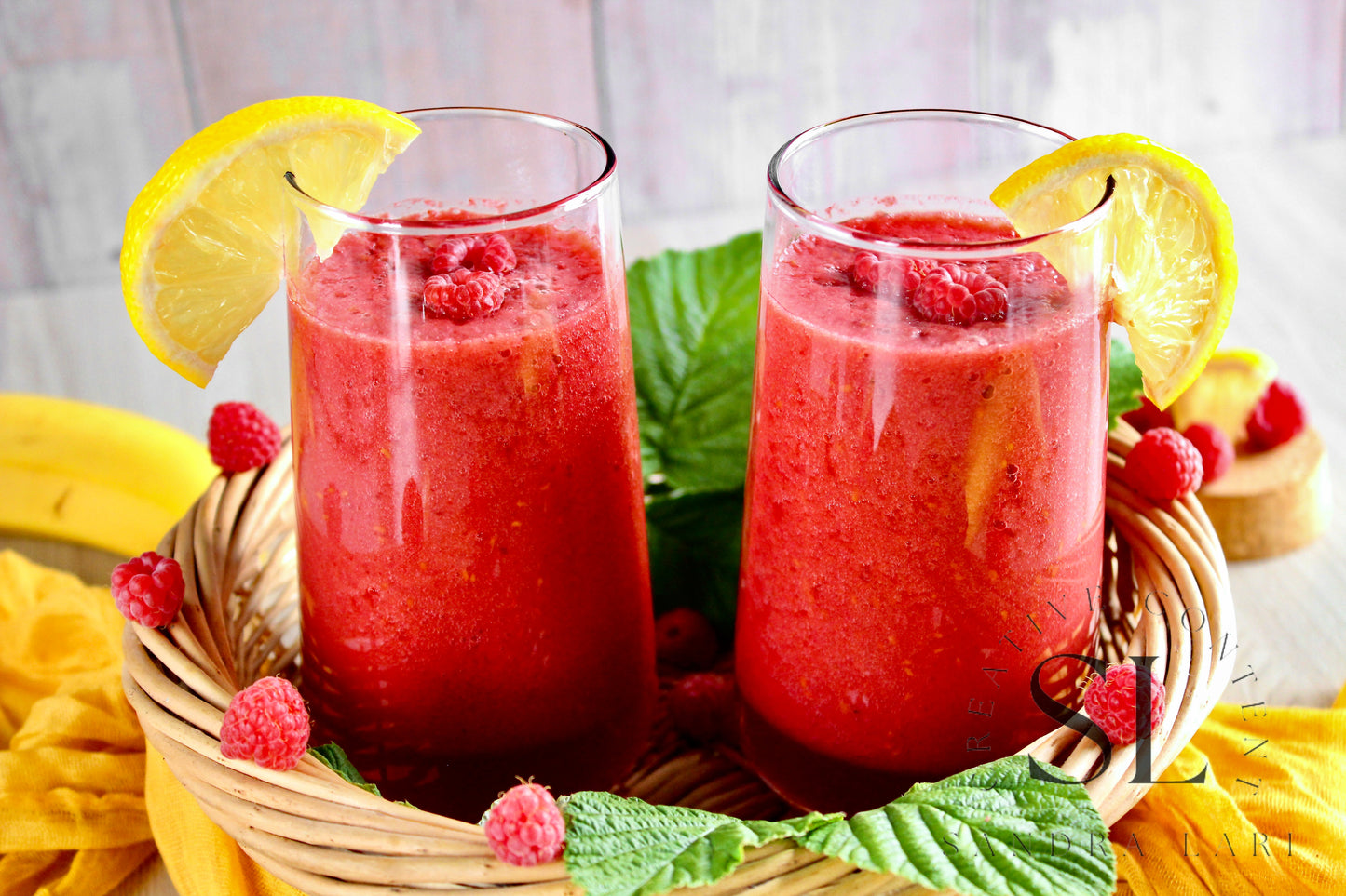 Raw Vegan Raspberry-Lemon Smoothie - Set 3 of 4