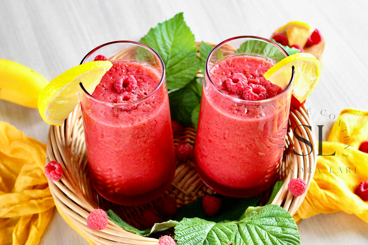 Raw Vegan Raspberry-Lemon Smoothie - Set 3 of 4