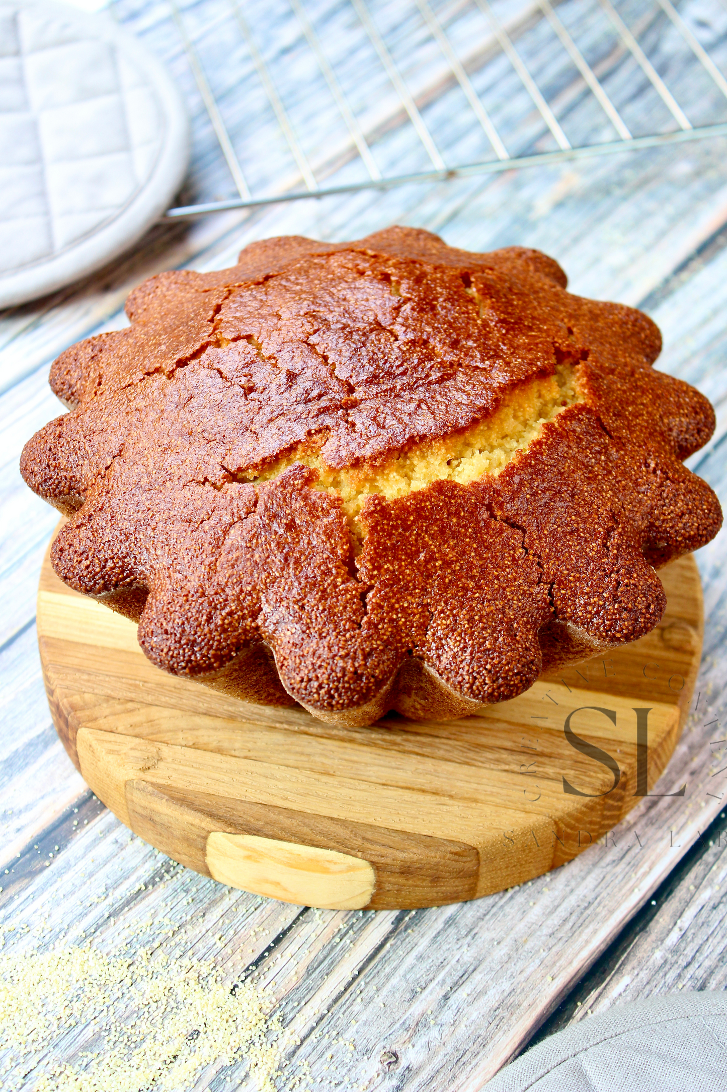 Healthy Eggless Semolina Cake Set 1 of 2