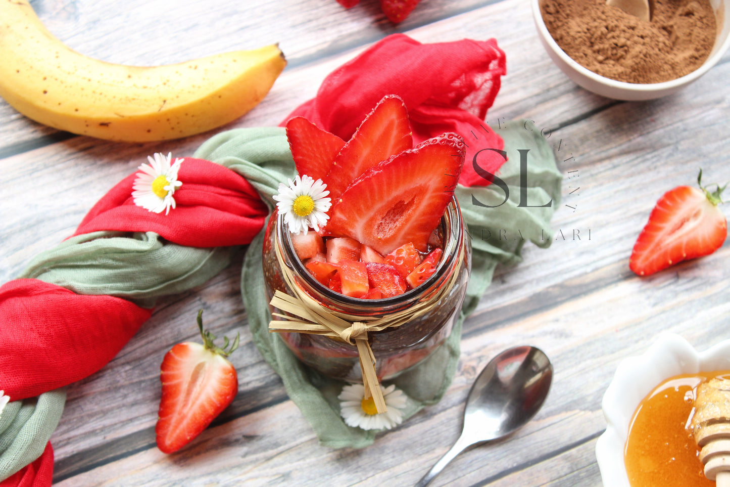Raw Strawberry & Carob Chia Pudding - Set 3 of 3