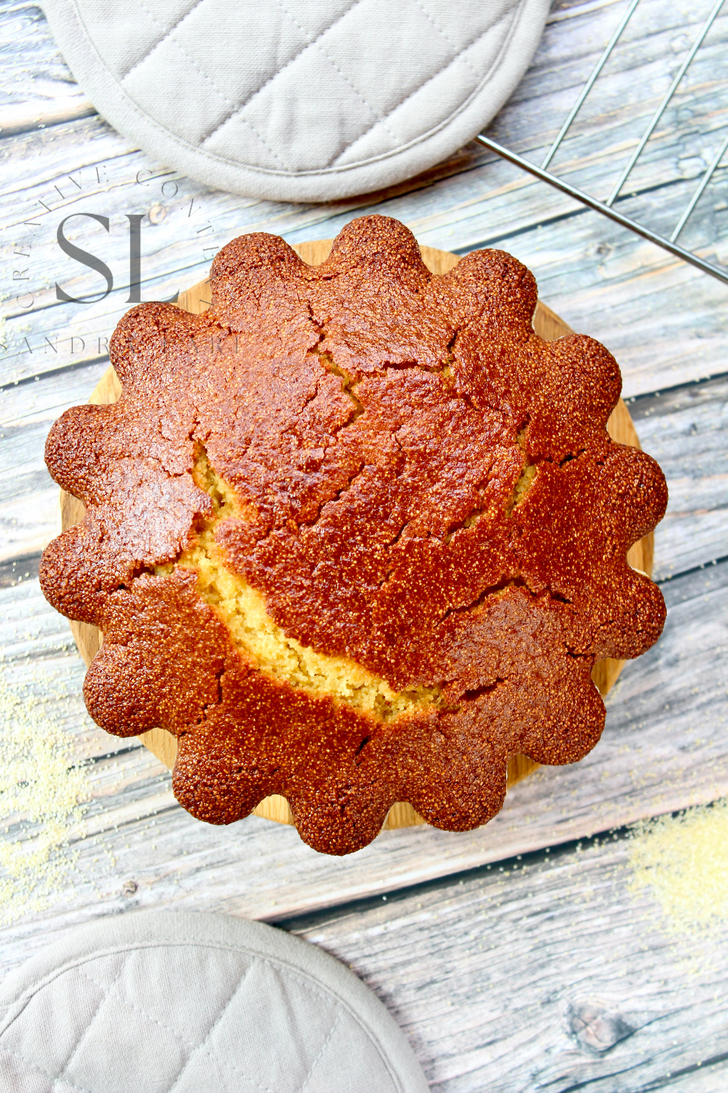 Healthy Eggless Semolina Cake Set 1 of 2