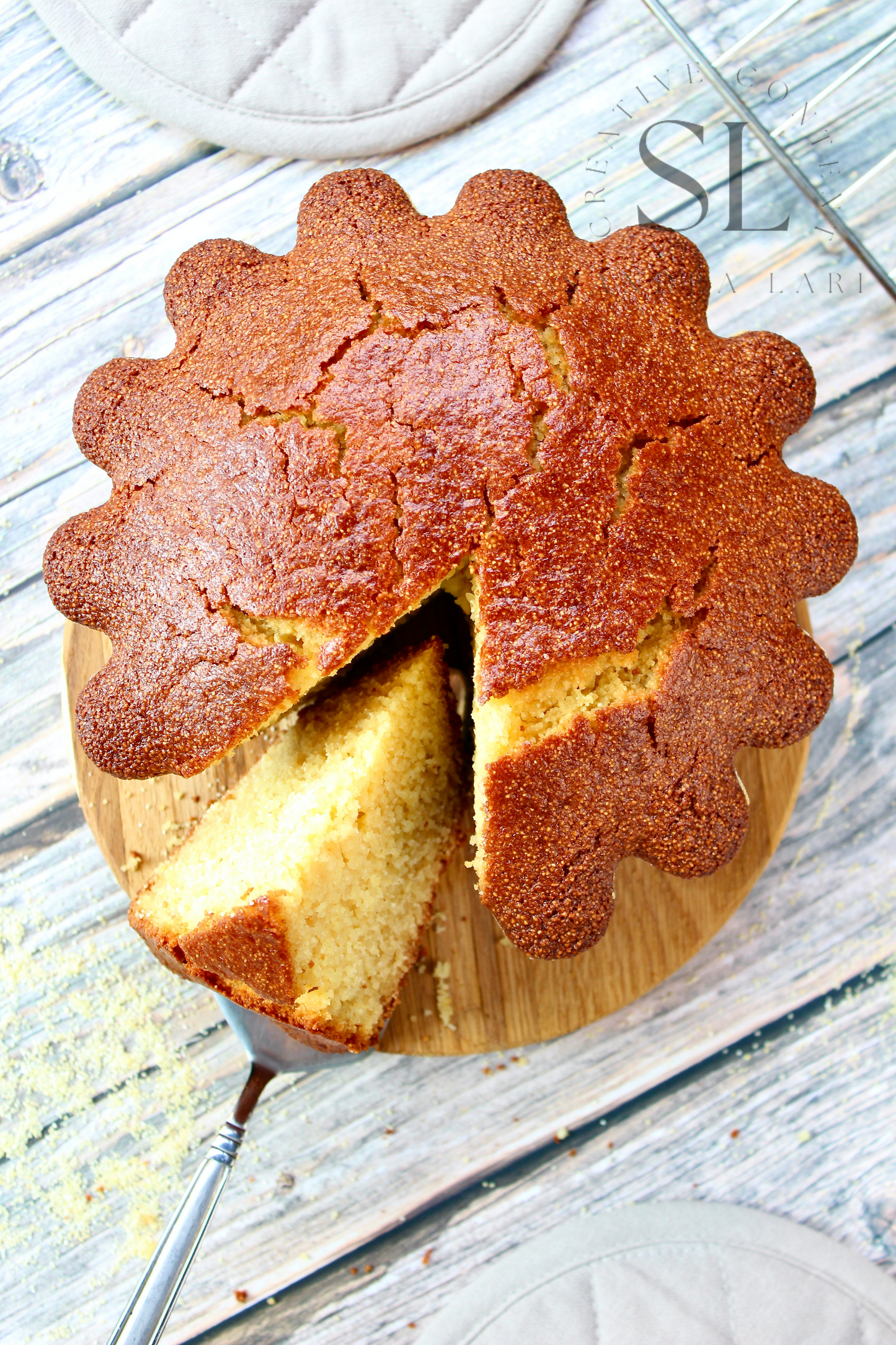 Healthy Eggless Semolina Cake Set 1 of 2