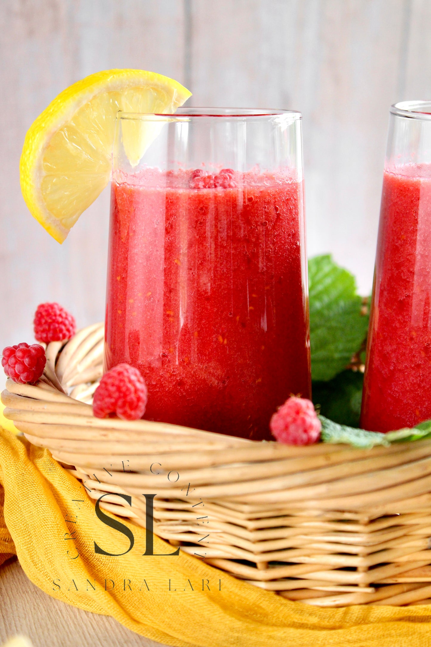 Raw Vegan Raspberry-Lemon Smoothie - Set 3 of 4