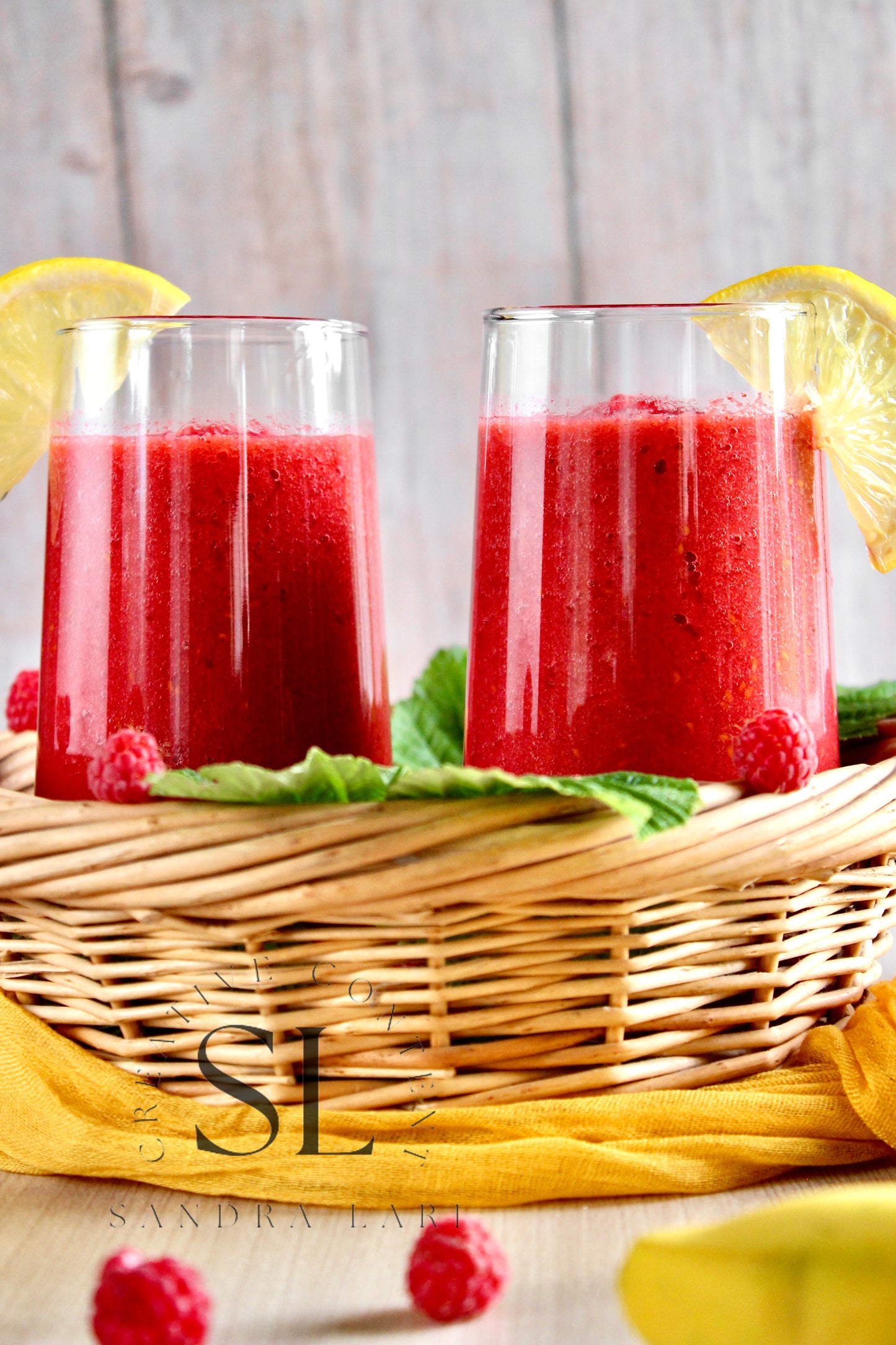 Raw Vegan Raspberry-Lemon Smoothie - Set 3 of 4