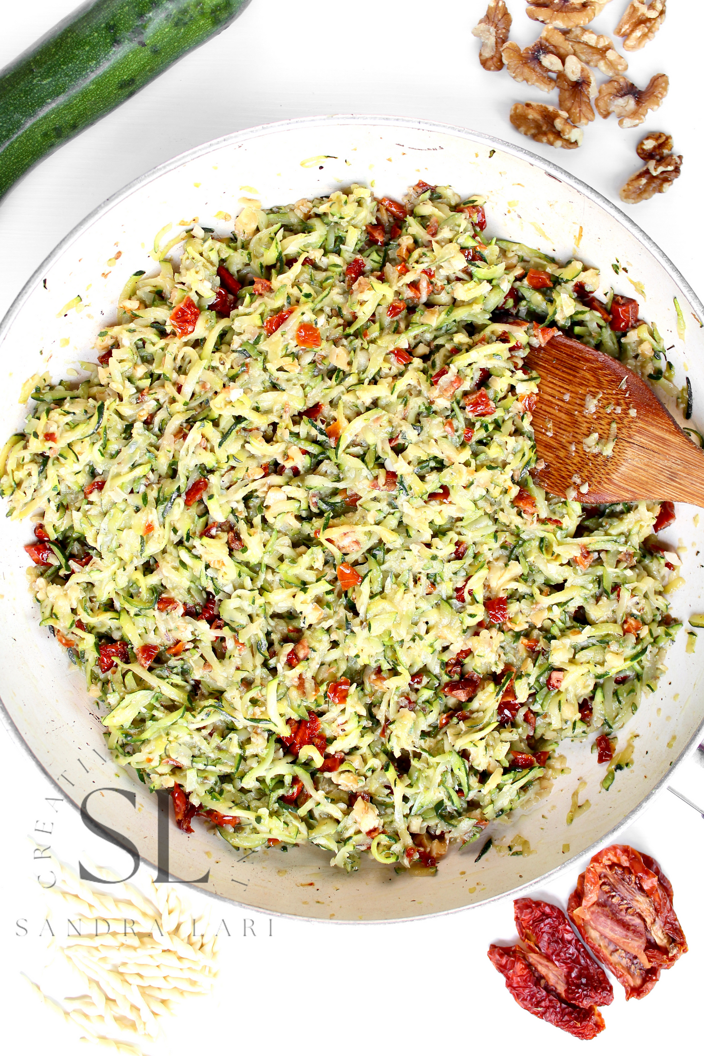 Vegan Pasta with Zucchine, Dry Tomatoes and Walnuts - Set 2 of 3