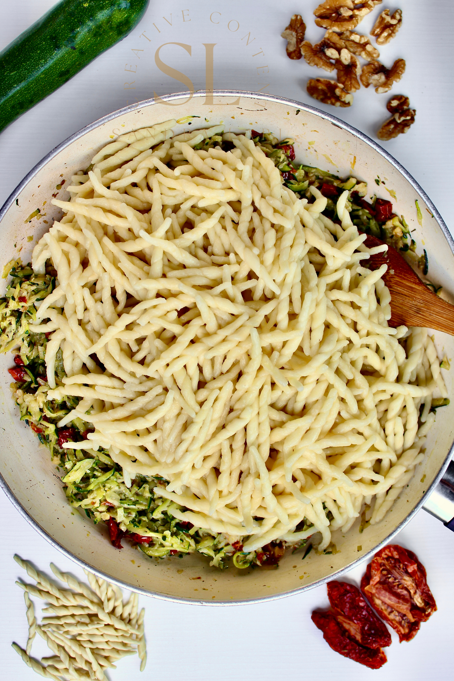 Vegan Pasta with Zucchine, Dry Tomatoes and Walnuts - Set 2 of 3