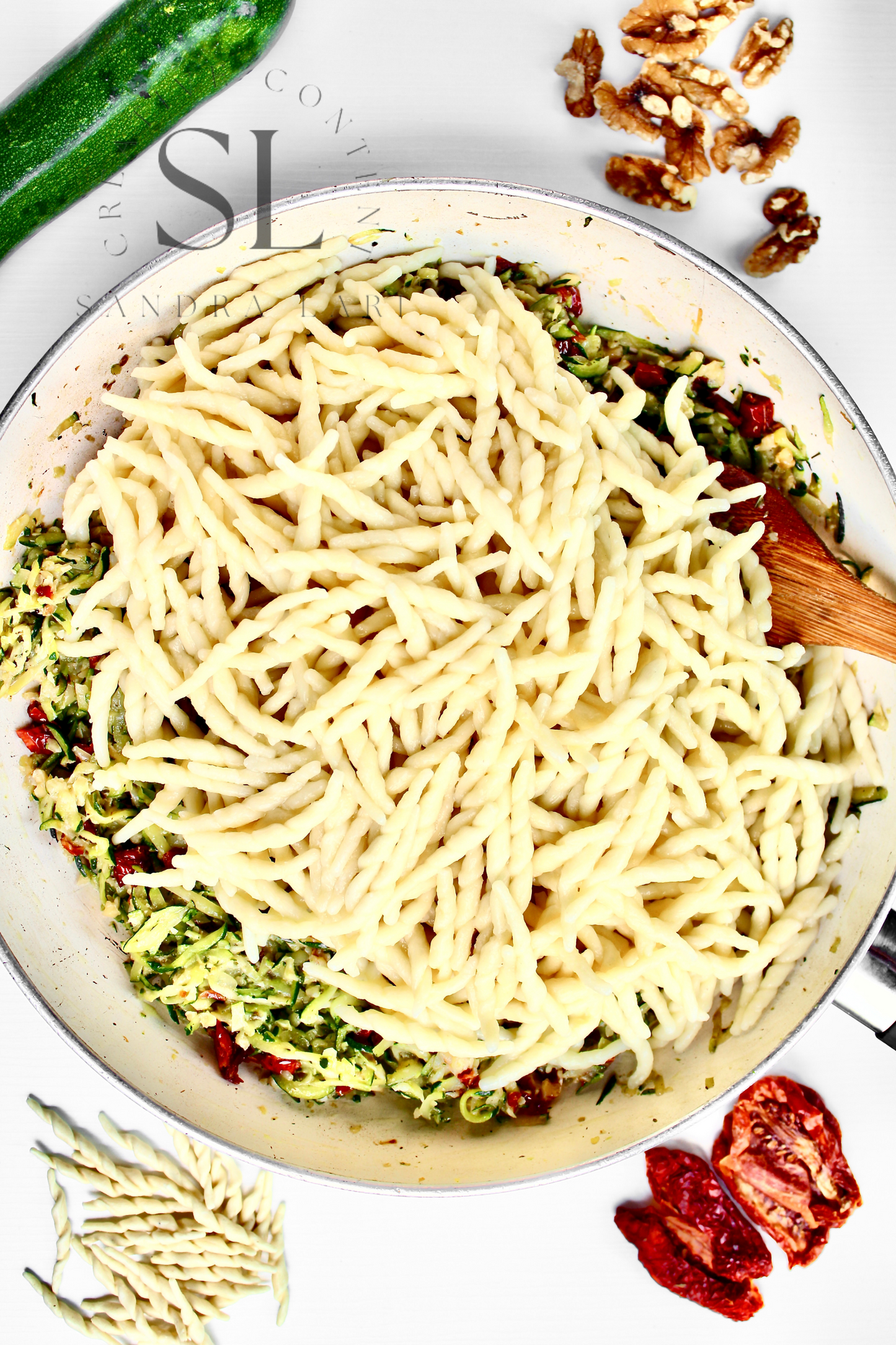 Vegan Pasta with Zucchine, Dry Tomatoes and Walnuts - Set 1 of 3