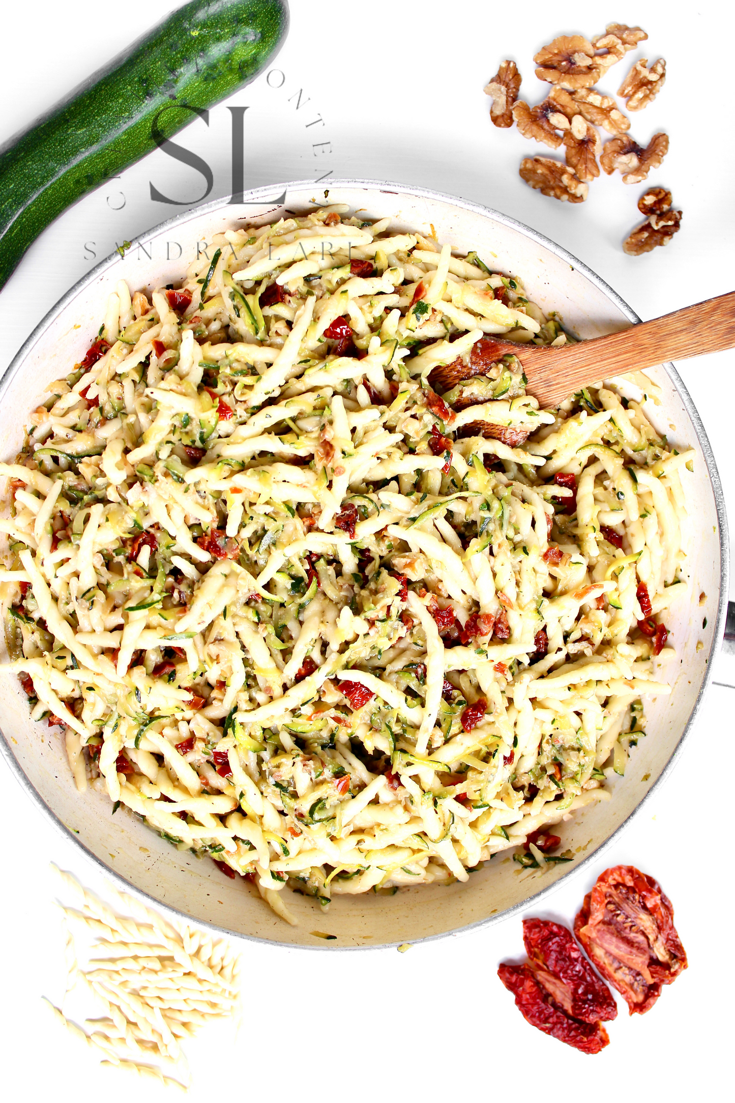 Vegan Pasta with Zucchine, Dry Tomatoes and Walnuts - Set 1 of 3