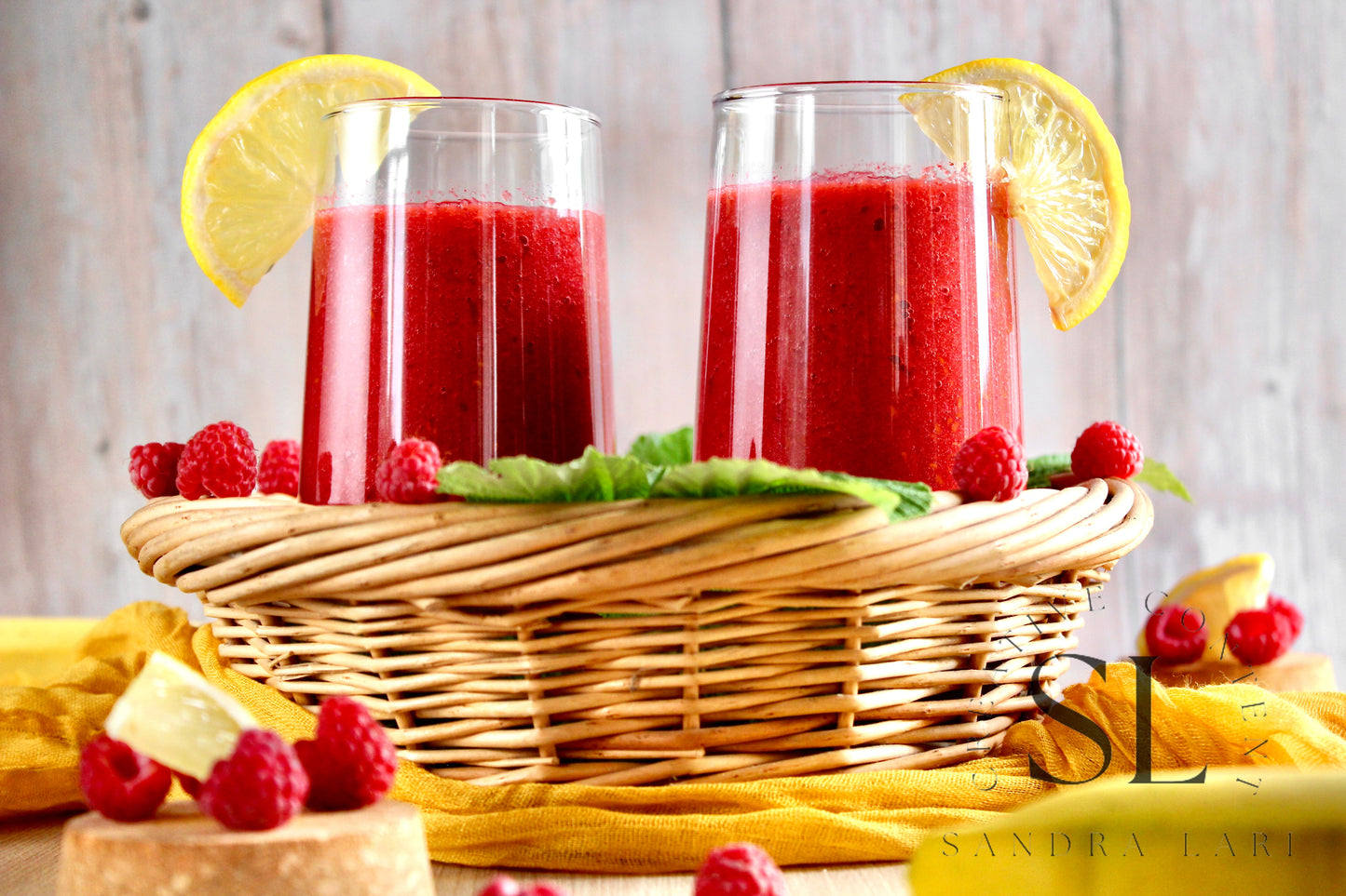 Raw Vegan Raspberry-Lemon Smoothie - Set 3 of 4