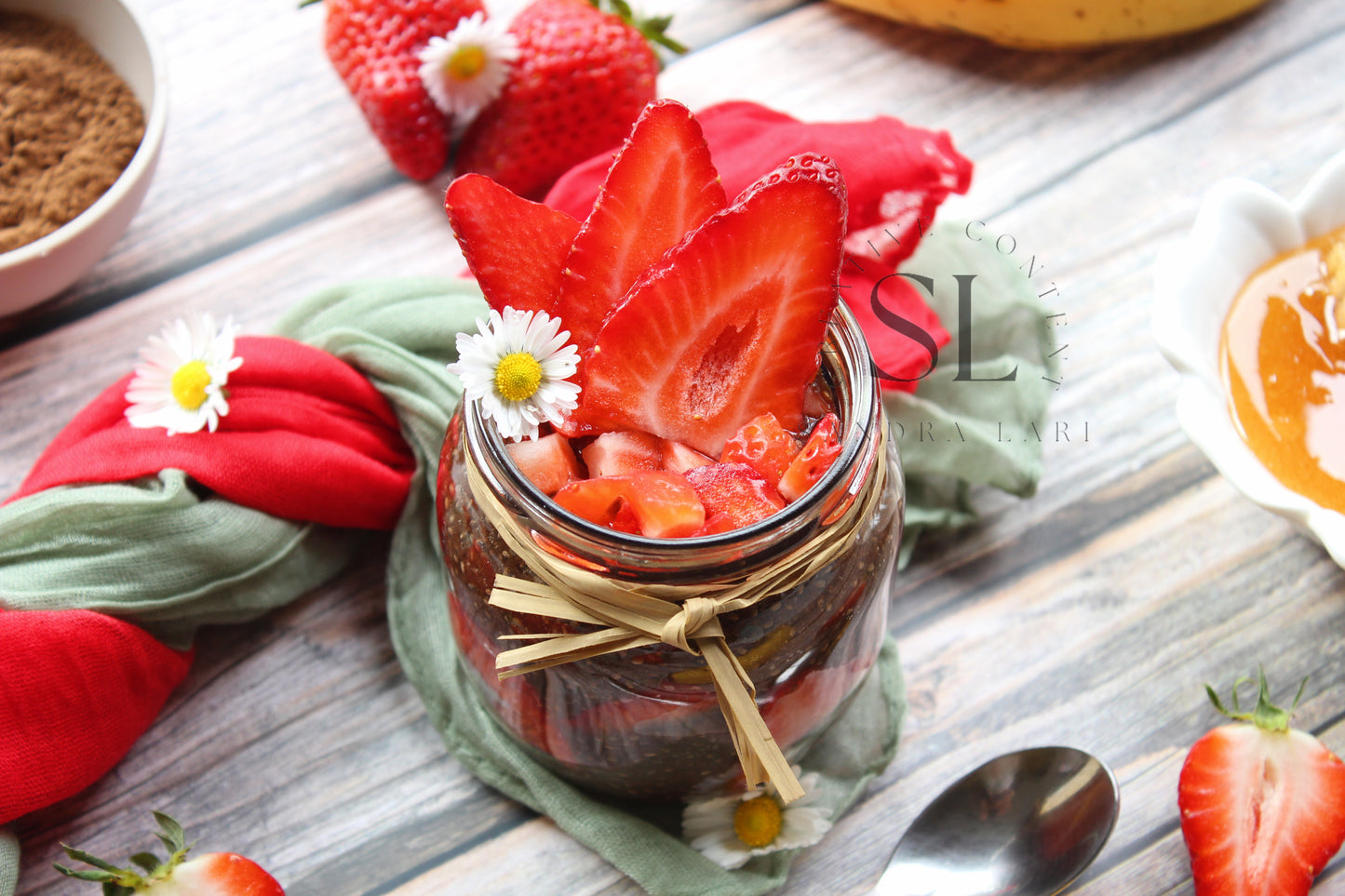 Raw Strawberry & Carob Chia Pudding - Set 3 of 3
