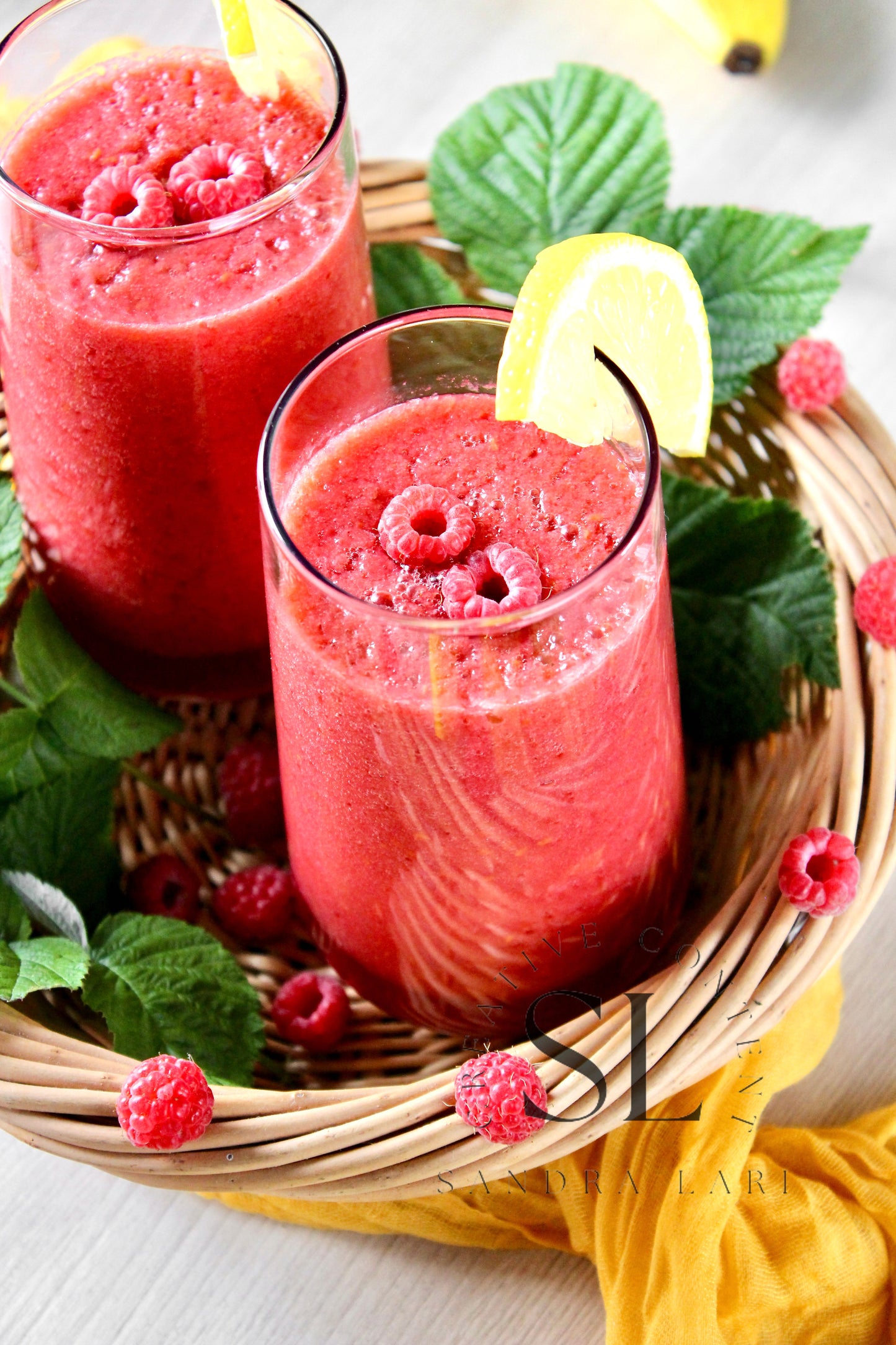 Raw Vegan Raspberry-Lemon Smoothie - Set 3 of 4