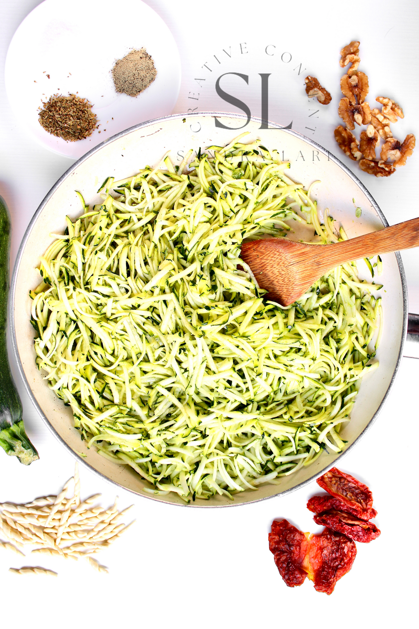 Vegan Pasta with Zucchine, Dry Tomatoes and Walnuts - Set 2 of 3