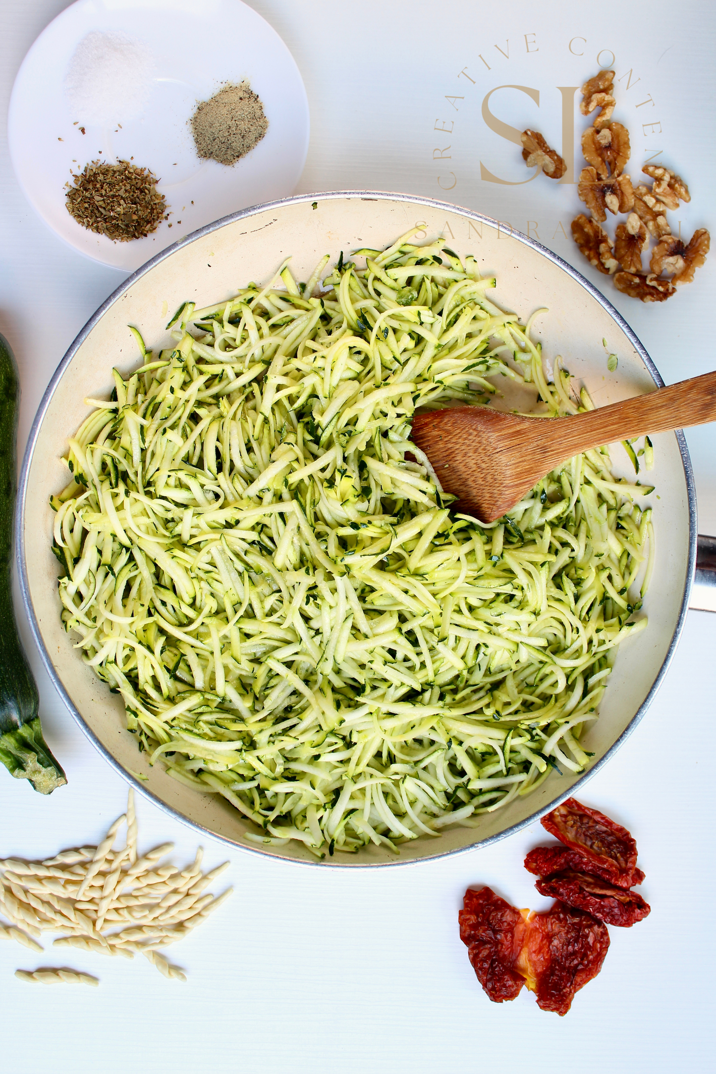 Vegan Pasta with Zucchine, Dry Tomatoes and Walnuts - Set 2 of 3