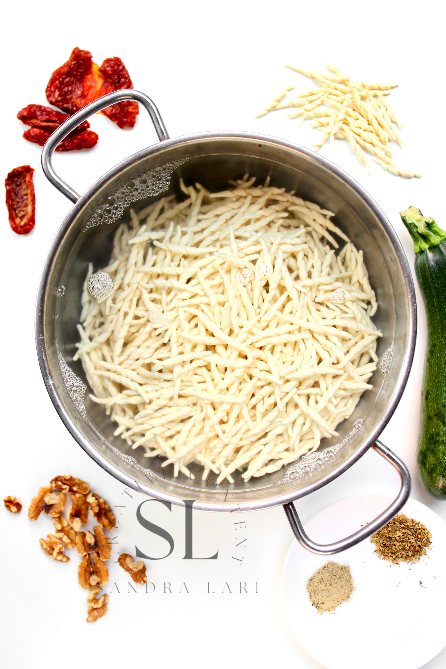 Vegan Pasta with Zucchine, Dry Tomatoes and Walnuts - Set 2 of 3