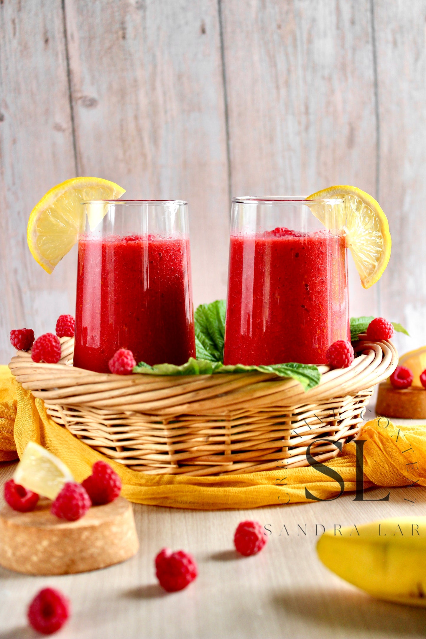 Raw Vegan Raspberry-Lemon Smoothie - Set 3 of 4