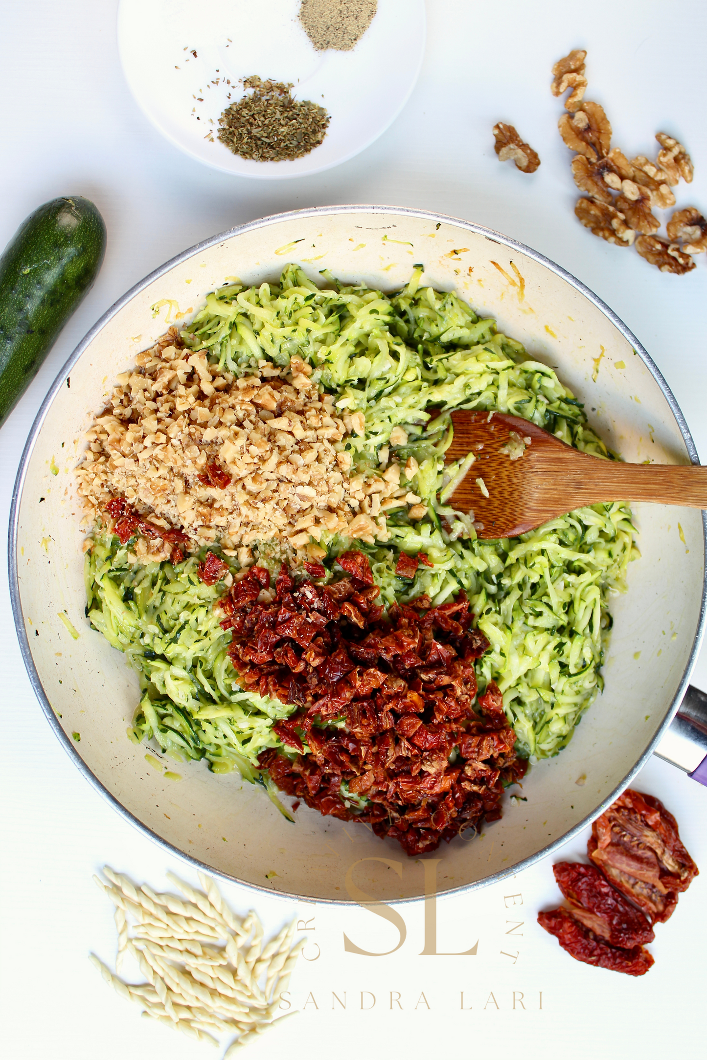 Vegan Pasta with Zucchine, Dry Tomatoes and Walnuts - Set 2 of 3