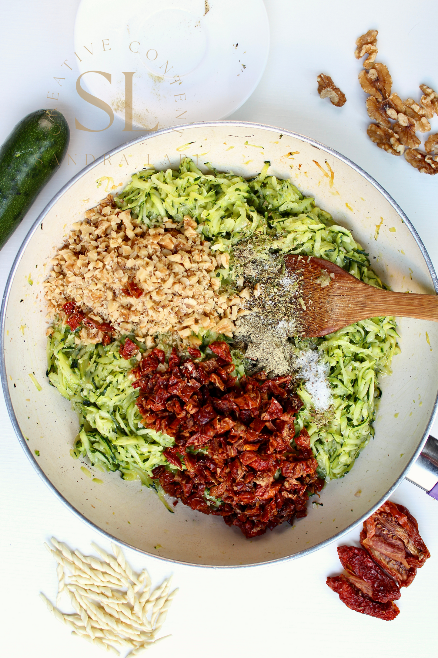 Vegan Pasta with Zucchine, Dry Tomatoes and Walnuts - Set 1 of 3