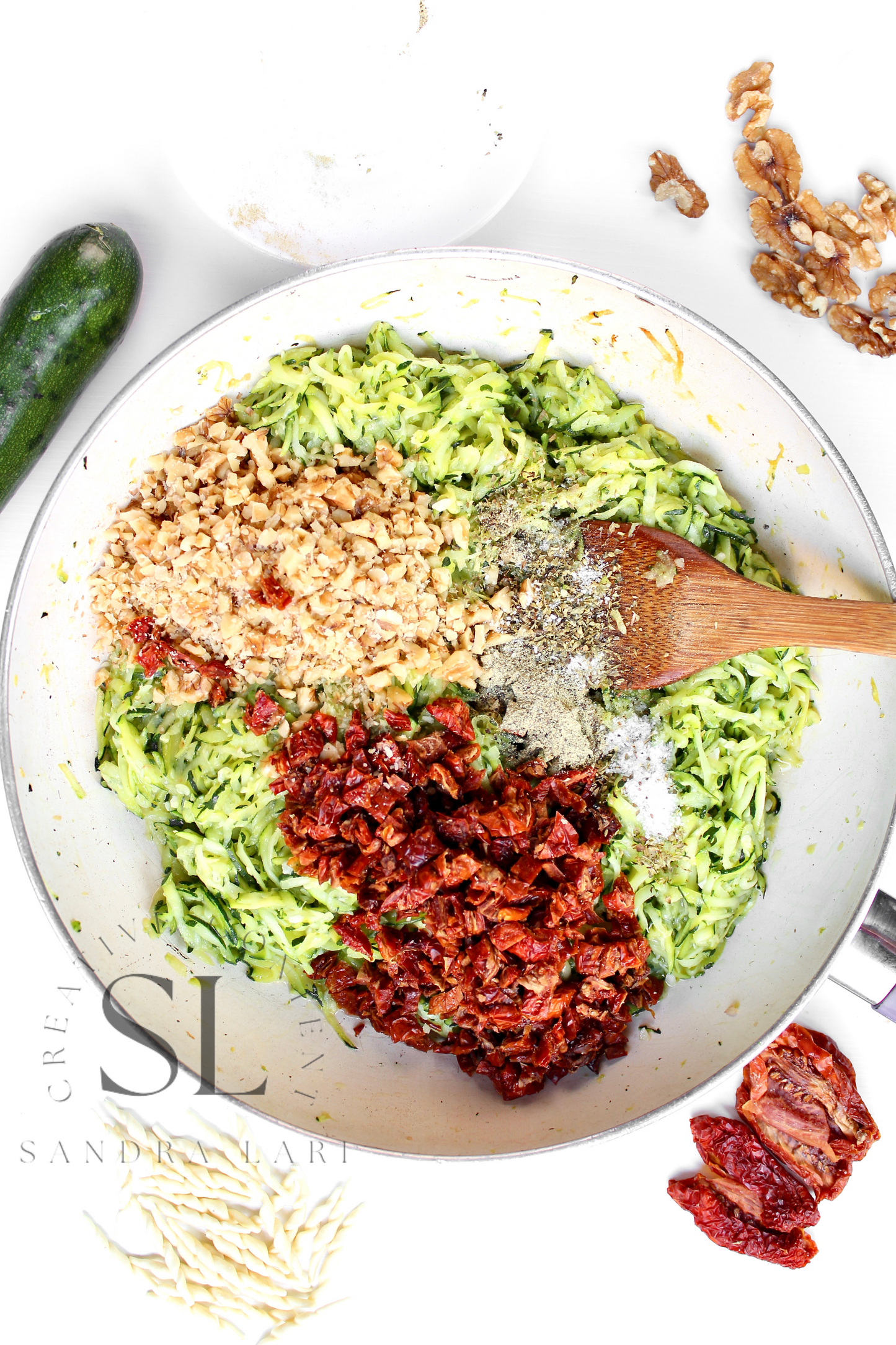 Vegan Pasta with Zucchine, Dry Tomatoes and Walnuts - Set 2 of 3